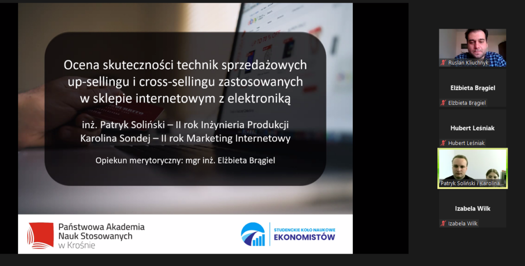 Zrzut ekranu z prezentacją, slajd tytułowy, w okienkach z boku uczestnicy
