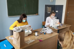 Studenci Naszej Uczelni szyją maseczki pomagając w walce z koronowirusem!